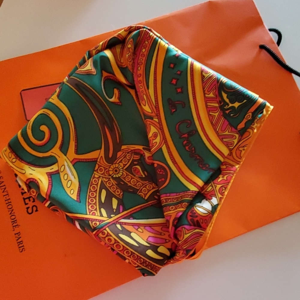 Silk scarf! Free with $200 purchase!